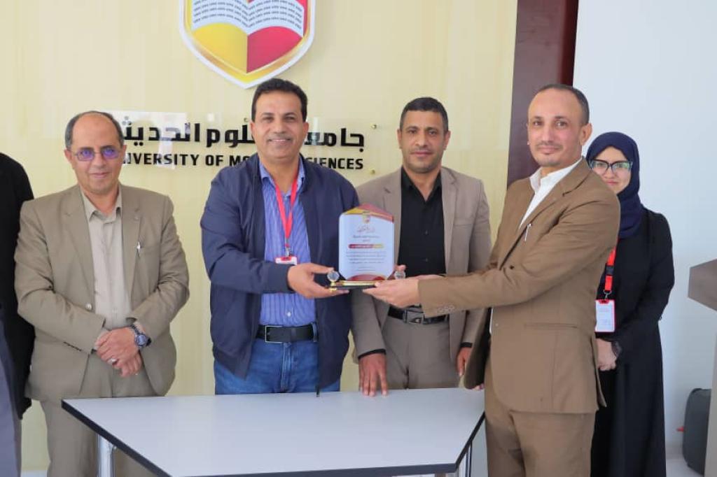 أرقام بحثية ترفع اسم الجامعة في التصنيفات الدولية... جامعة العلوم الحديثة تحتفي بإنجازات الدكتور مأمون الشرعبي